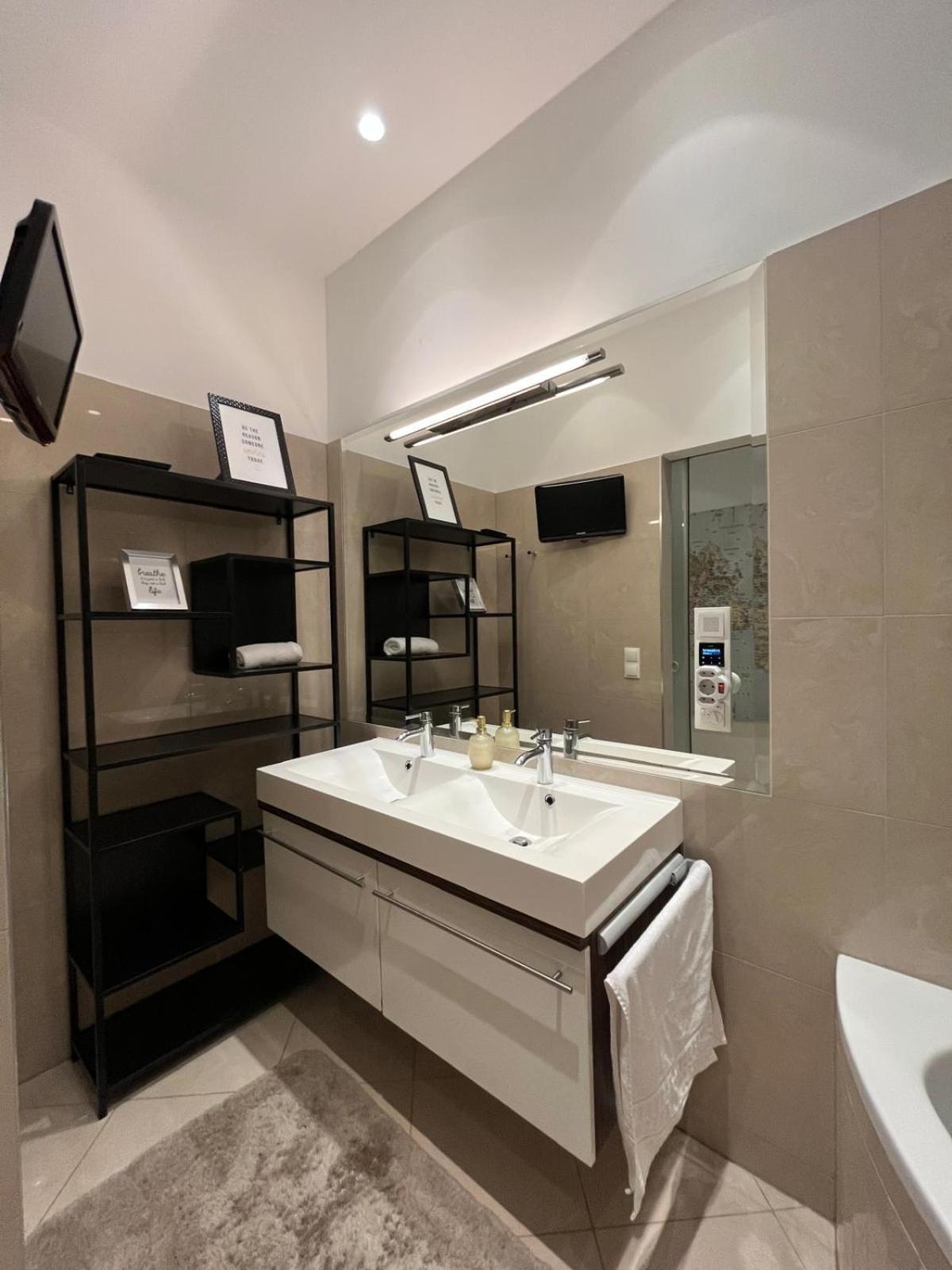 וינה Luxury Cityapartment 5 מראה חיצוני תמונה
